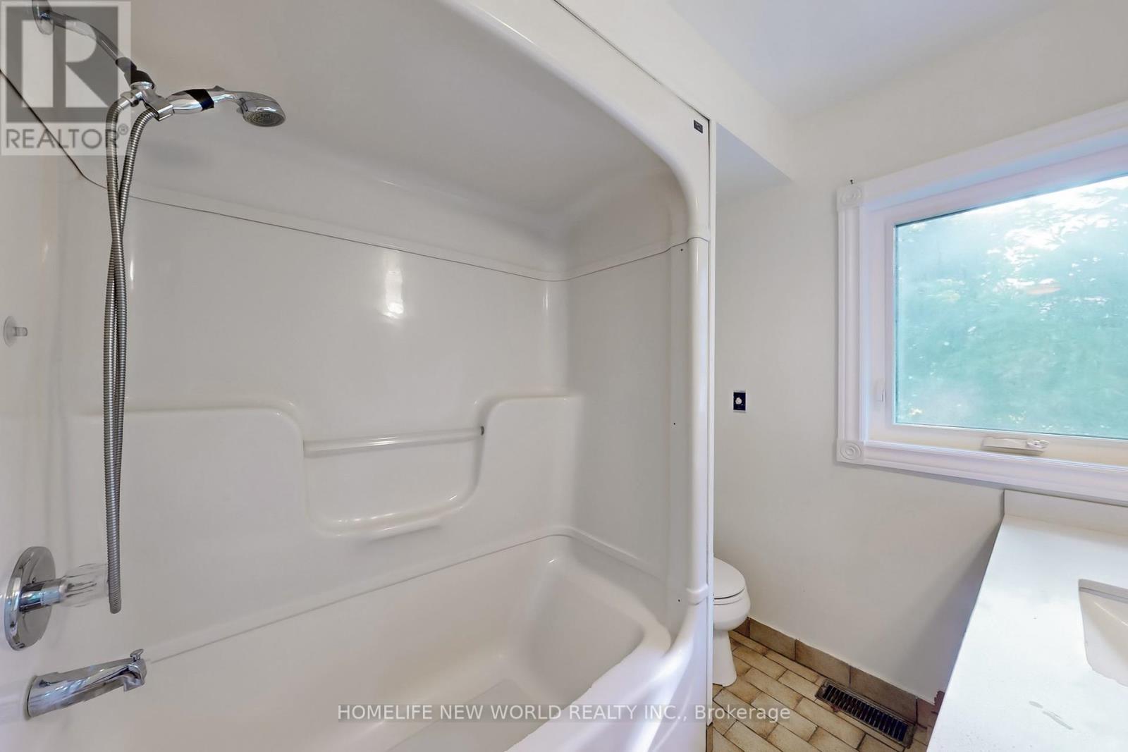 66 Farr Avenue, East Gwillimbury, Ontario  L0G 1V0 - Photo 41 - N12432288