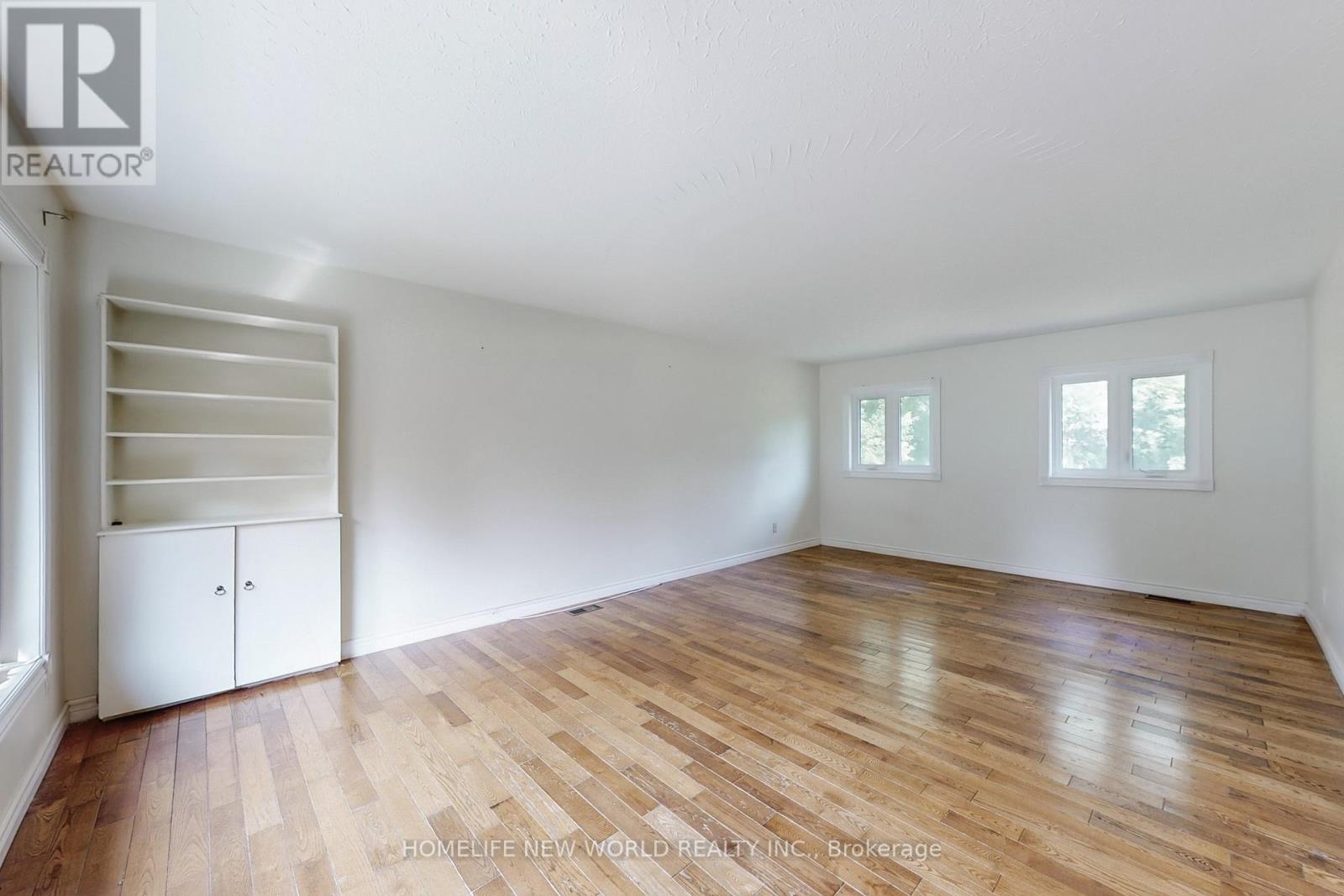 66 Farr Avenue, East Gwillimbury, Ontario  L0G 1V0 - Photo 5 - N12432288