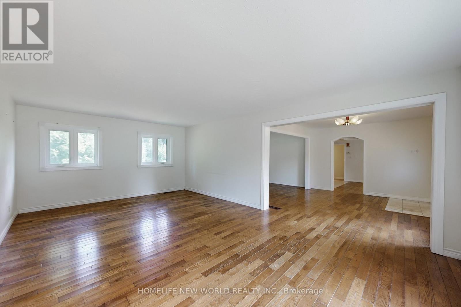 66 Farr Avenue, East Gwillimbury, Ontario  L0G 1V0 - Photo 7 - N12432288