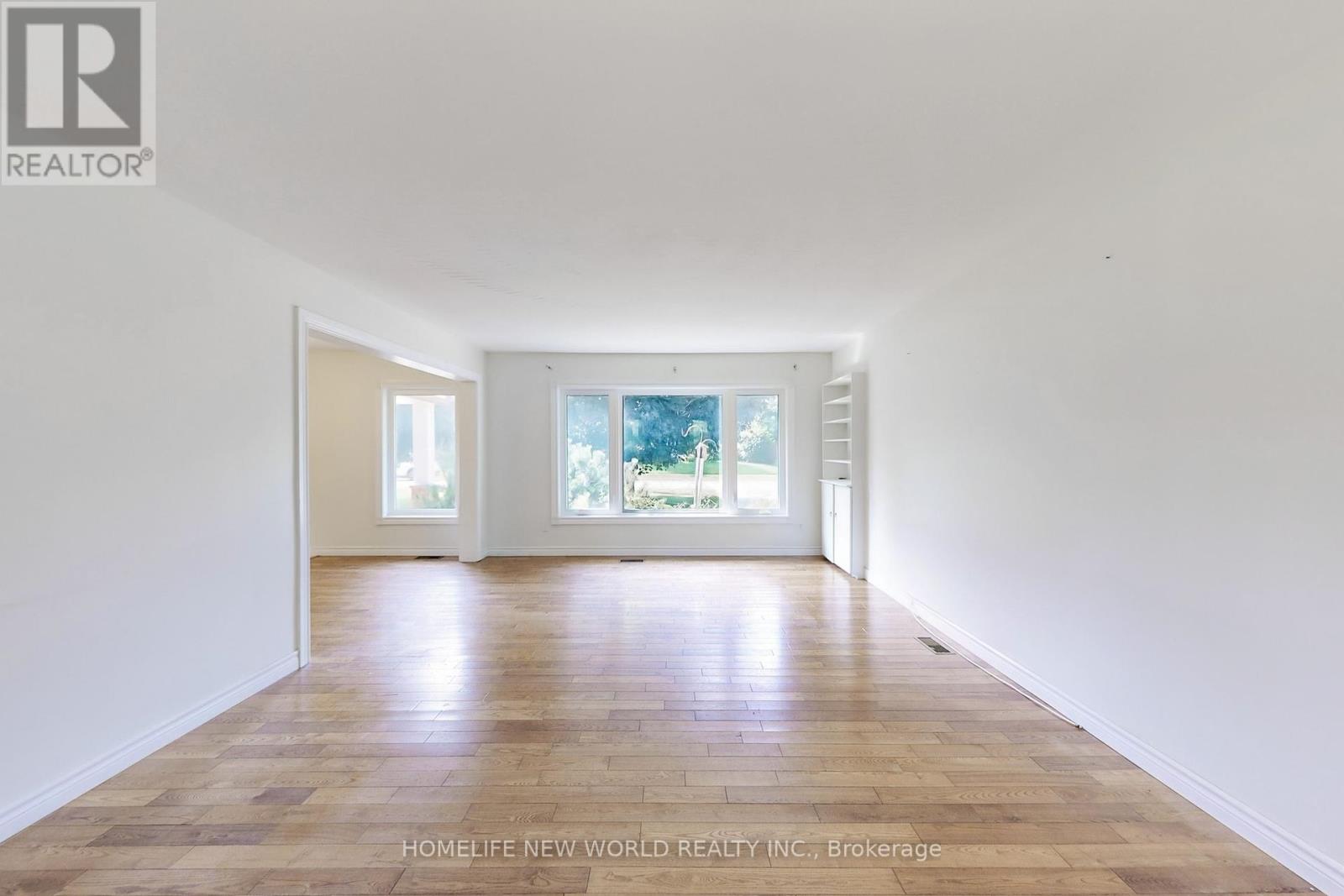 66 Farr Avenue, East Gwillimbury, Ontario  L0G 1V0 - Photo 9 - N12432288