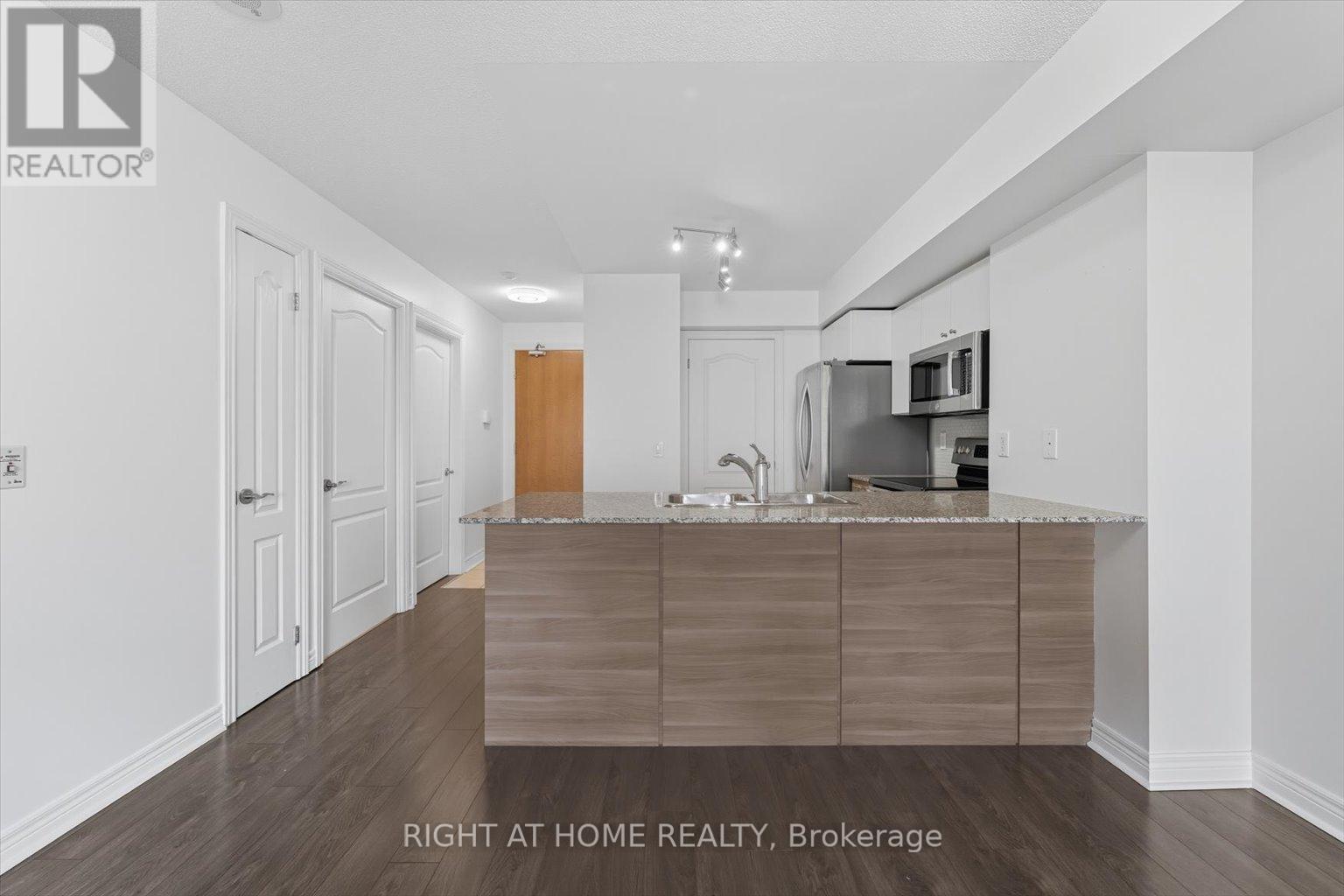 509 - 50 Disera Drive, Vaughan, Ontario  L4J 9E9 - Photo 11 - N12432297
