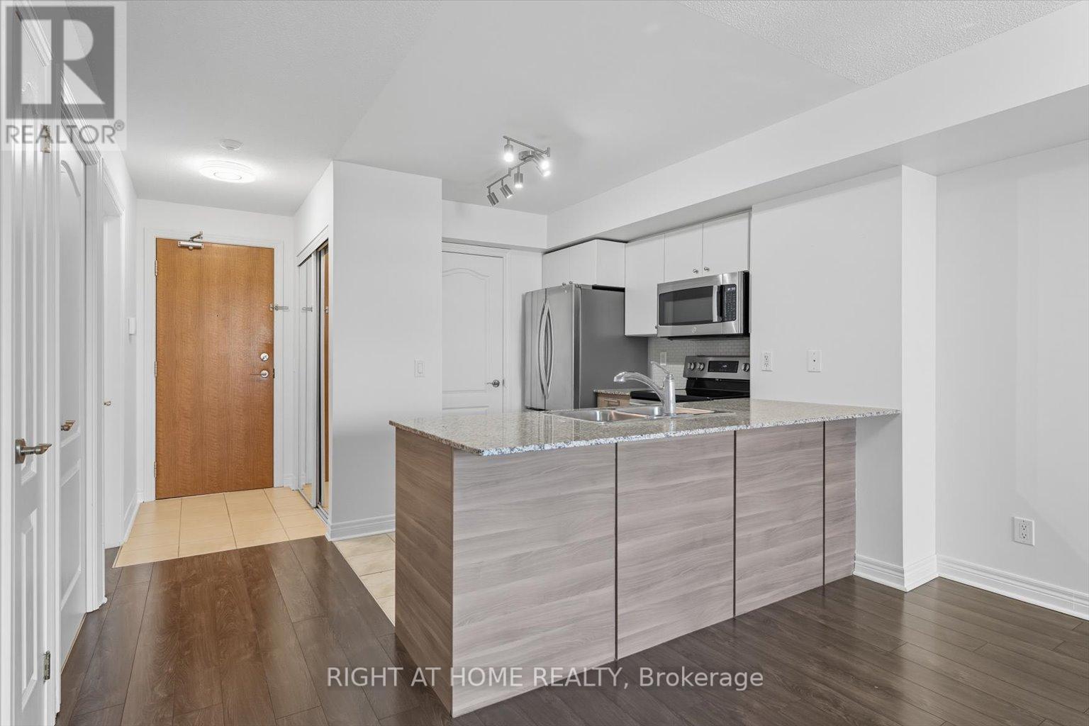 509 - 50 Disera Drive, Vaughan, Ontario  L4J 9E9 - Photo 12 - N12432297