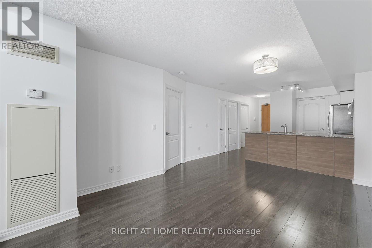 509 - 50 Disera Drive, Vaughan, Ontario  L4J 9E9 - Photo 15 - N12432297