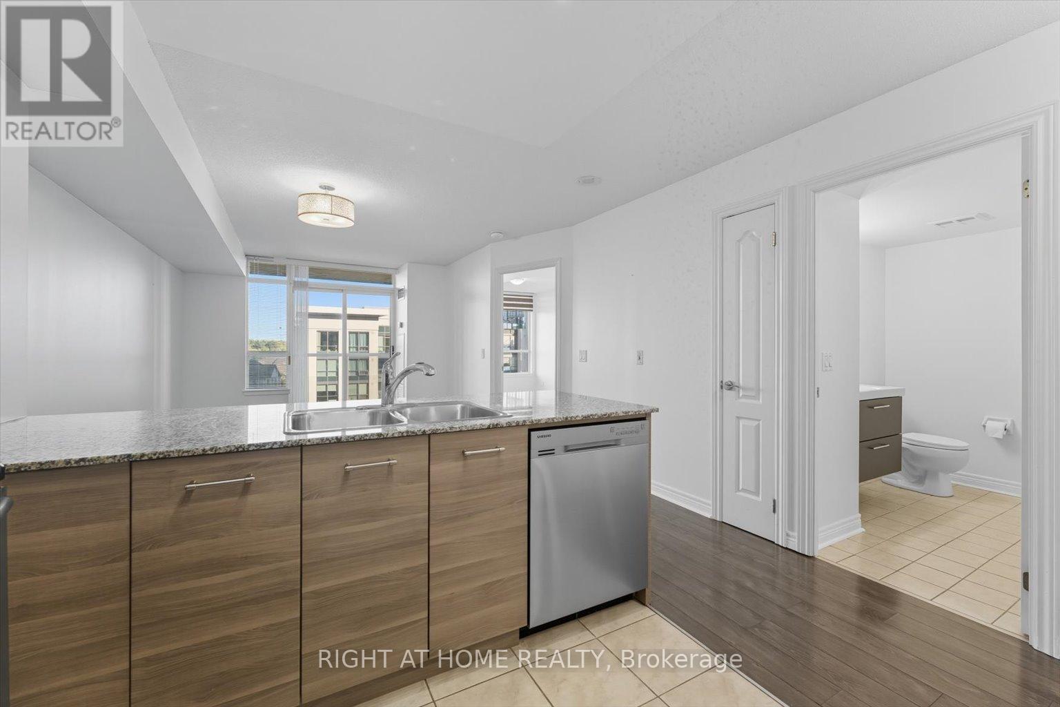 509 - 50 Disera Drive, Vaughan, Ontario  L4J 9E9 - Photo 9 - N12432297