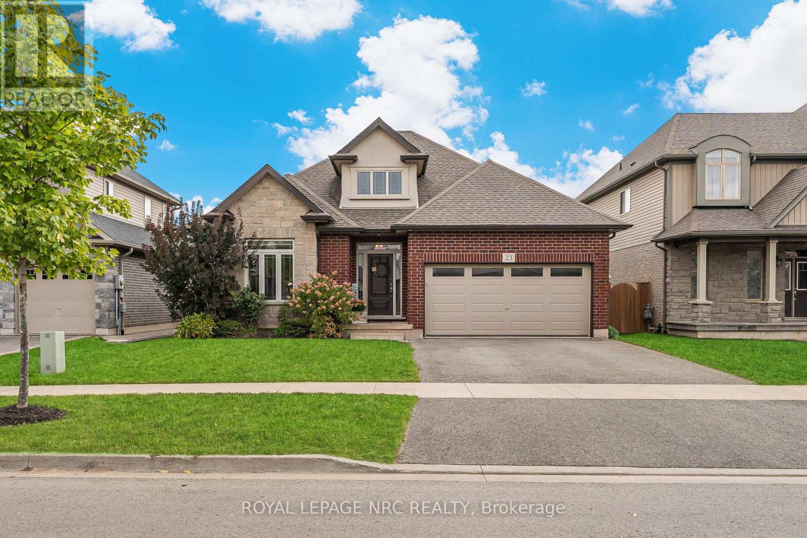 23 Abbott Place, Pelham (Fonthill), Ontario  L0S 1E5 - Photo 1 - X12432315