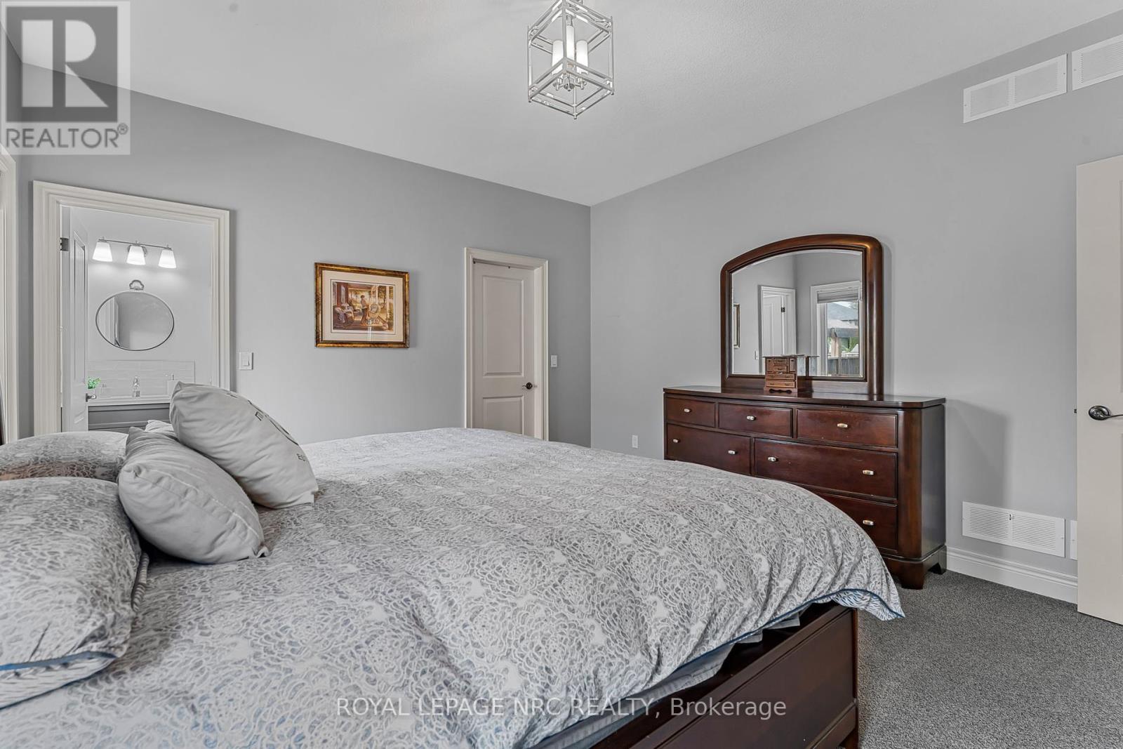 23 Abbott Place, Pelham (Fonthill), Ontario  L0S 1E5 - Photo 13 - X12432315