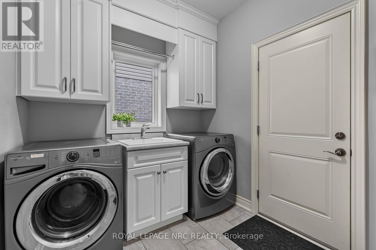 23 Abbott Place, Pelham (Fonthill), Ontario  L0S 1E5 - Photo 15 - X12432315
