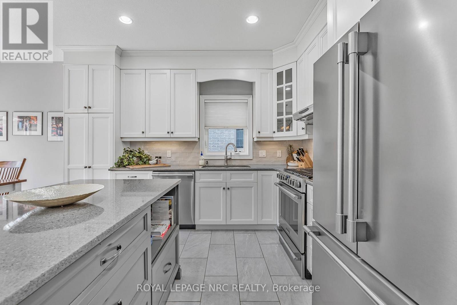 23 Abbott Place, Pelham (Fonthill), Ontario  L0S 1E5 - Photo 18 - X12432315