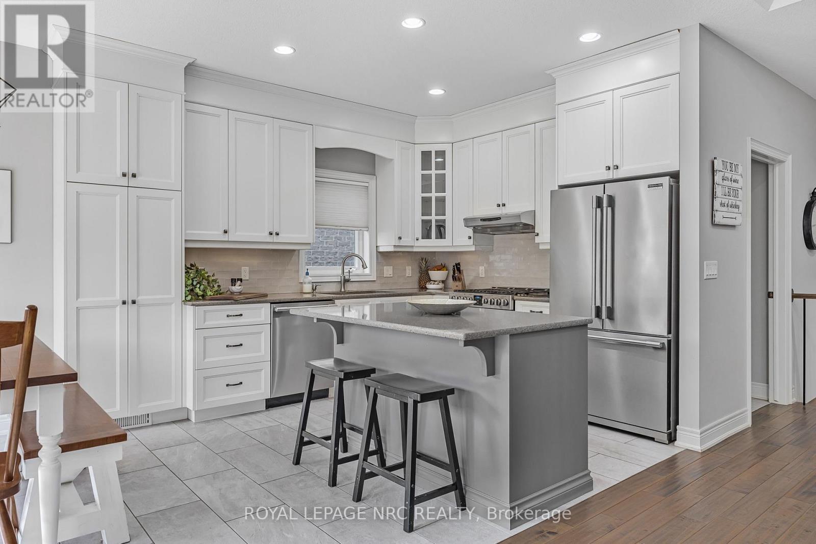23 Abbott Place, Pelham (Fonthill), Ontario  L0S 1E5 - Photo 19 - X12432315