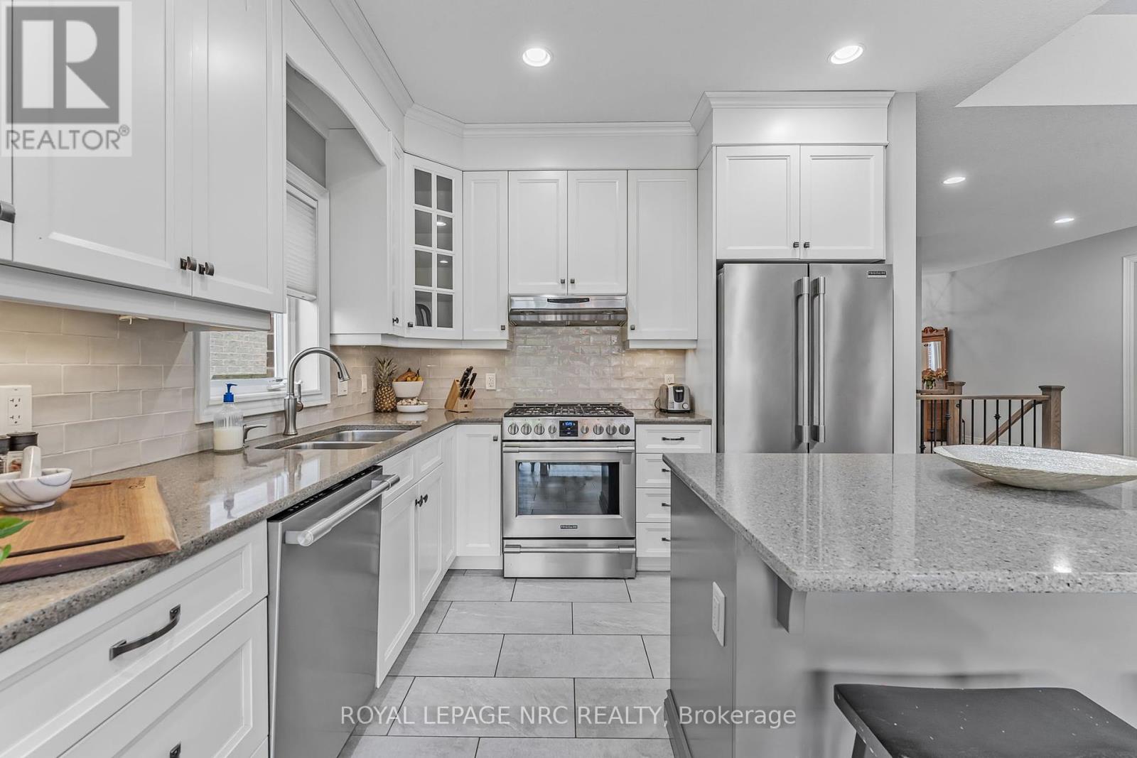 23 Abbott Place, Pelham (Fonthill), Ontario  L0S 1E5 - Photo 21 - X12432315