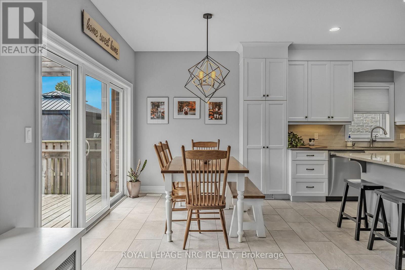 23 Abbott Place, Pelham (Fonthill), Ontario  L0S 1E5 - Photo 23 - X12432315