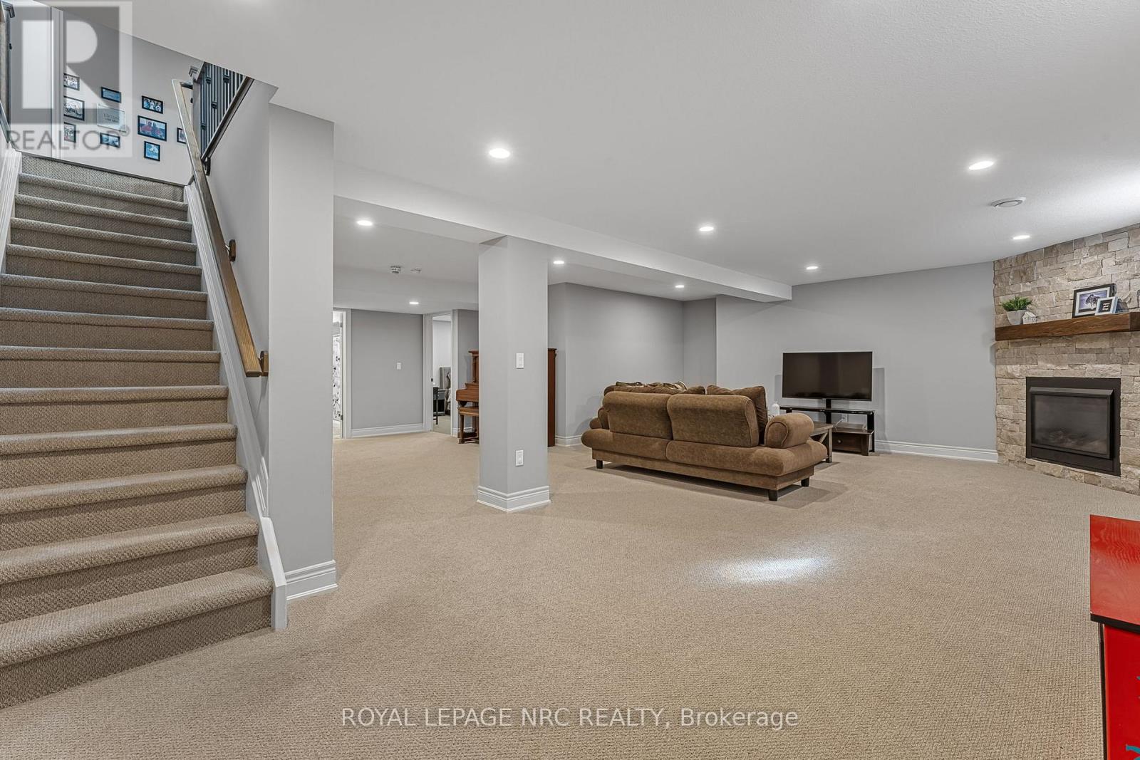 23 Abbott Place, Pelham (Fonthill), Ontario  L0S 1E5 - Photo 25 - X12432315