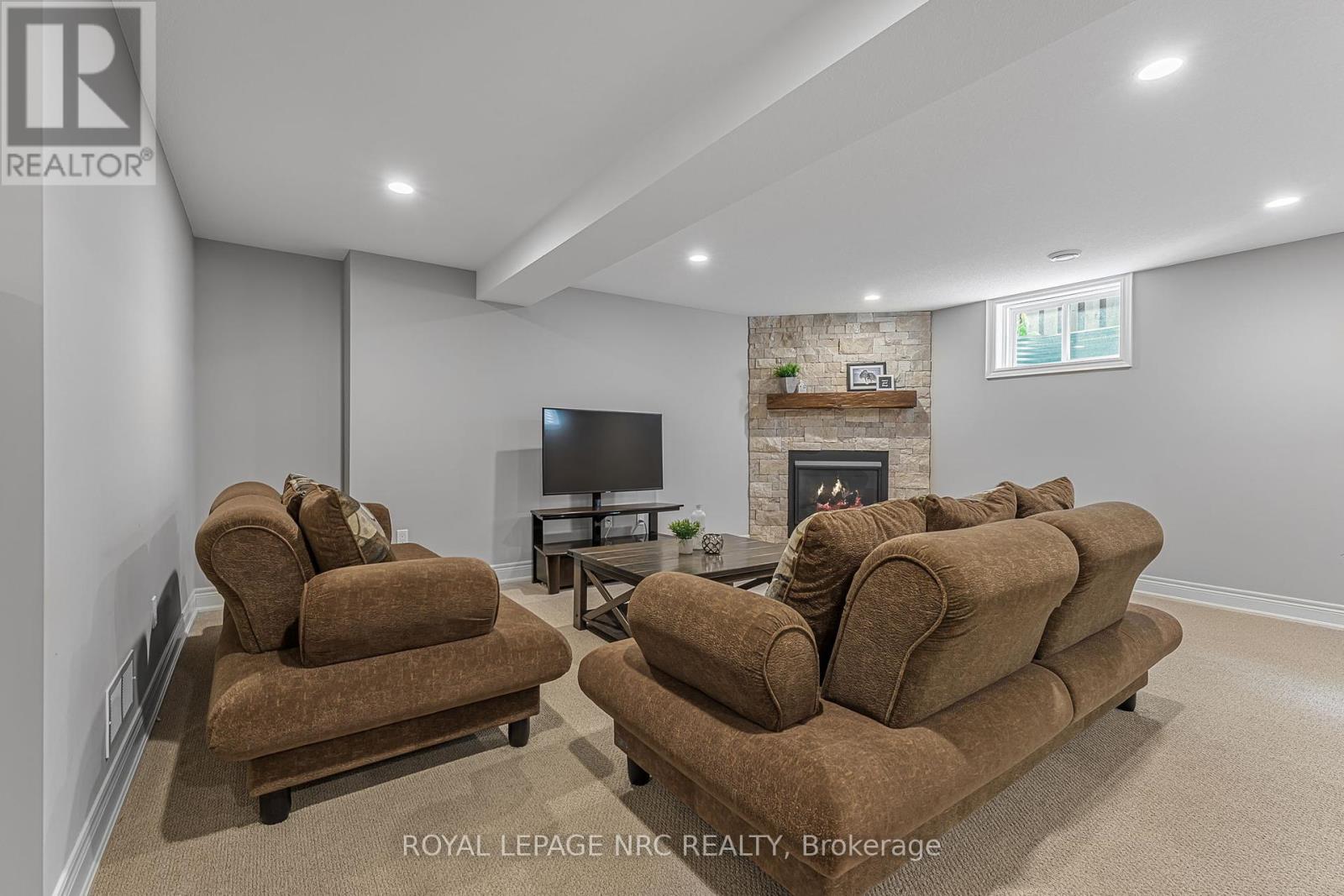 23 Abbott Place, Pelham (Fonthill), Ontario  L0S 1E5 - Photo 27 - X12432315