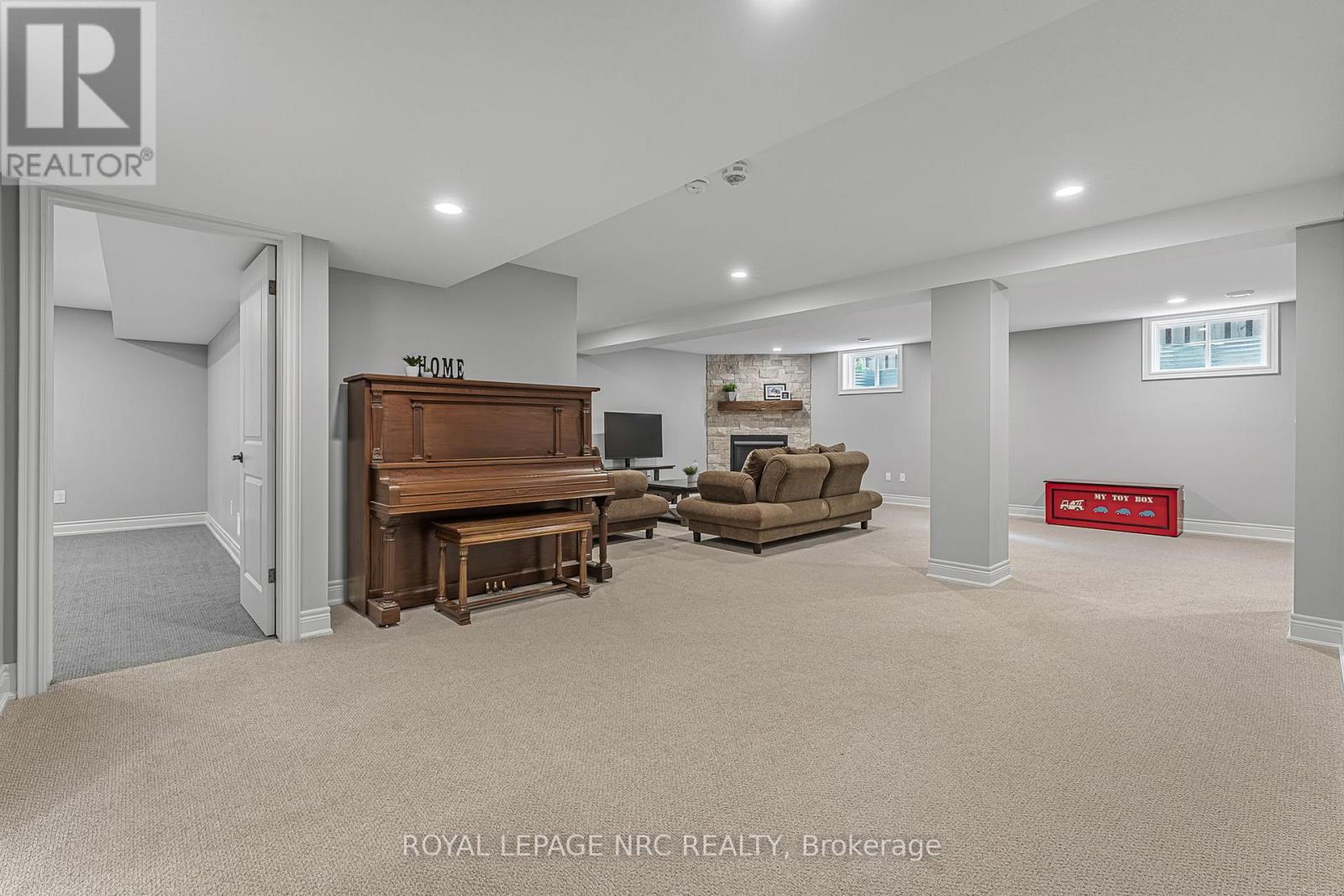 23 Abbott Place, Pelham (Fonthill), Ontario  L0S 1E5 - Photo 29 - X12432315
