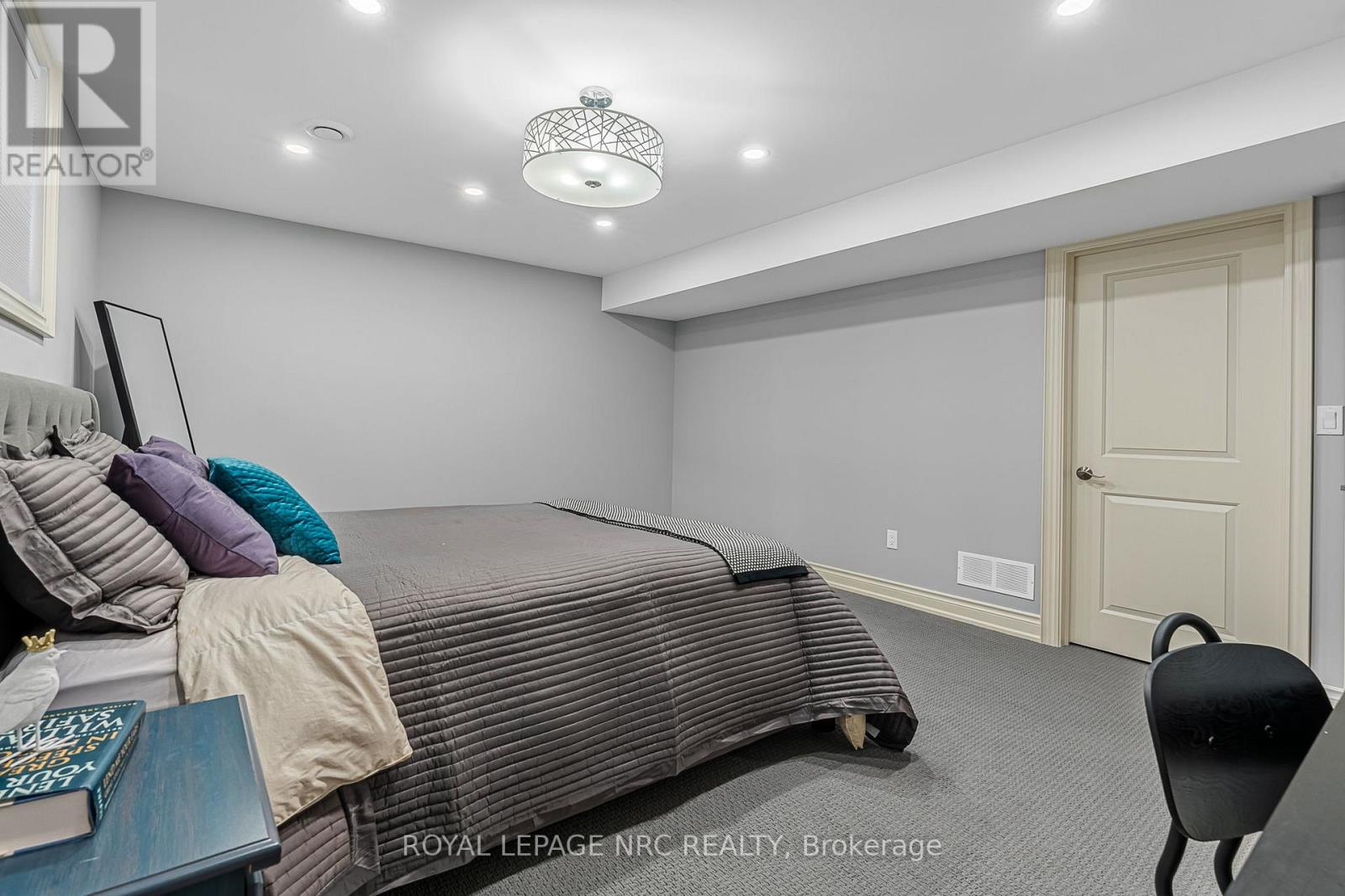 23 Abbott Place, Pelham (Fonthill), Ontario  L0S 1E5 - Photo 31 - X12432315