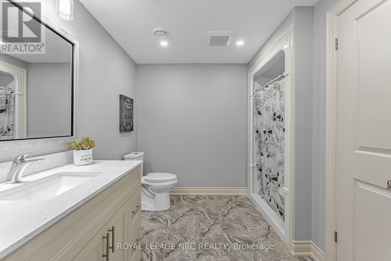23 Abbott Place, Pelham (Fonthill), Ontario  L0S 1E5 - Photo 32 - X12432315
