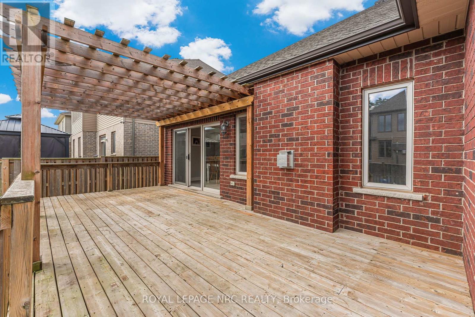 23 Abbott Place, Pelham (Fonthill), Ontario  L0S 1E5 - Photo 38 - X12432315