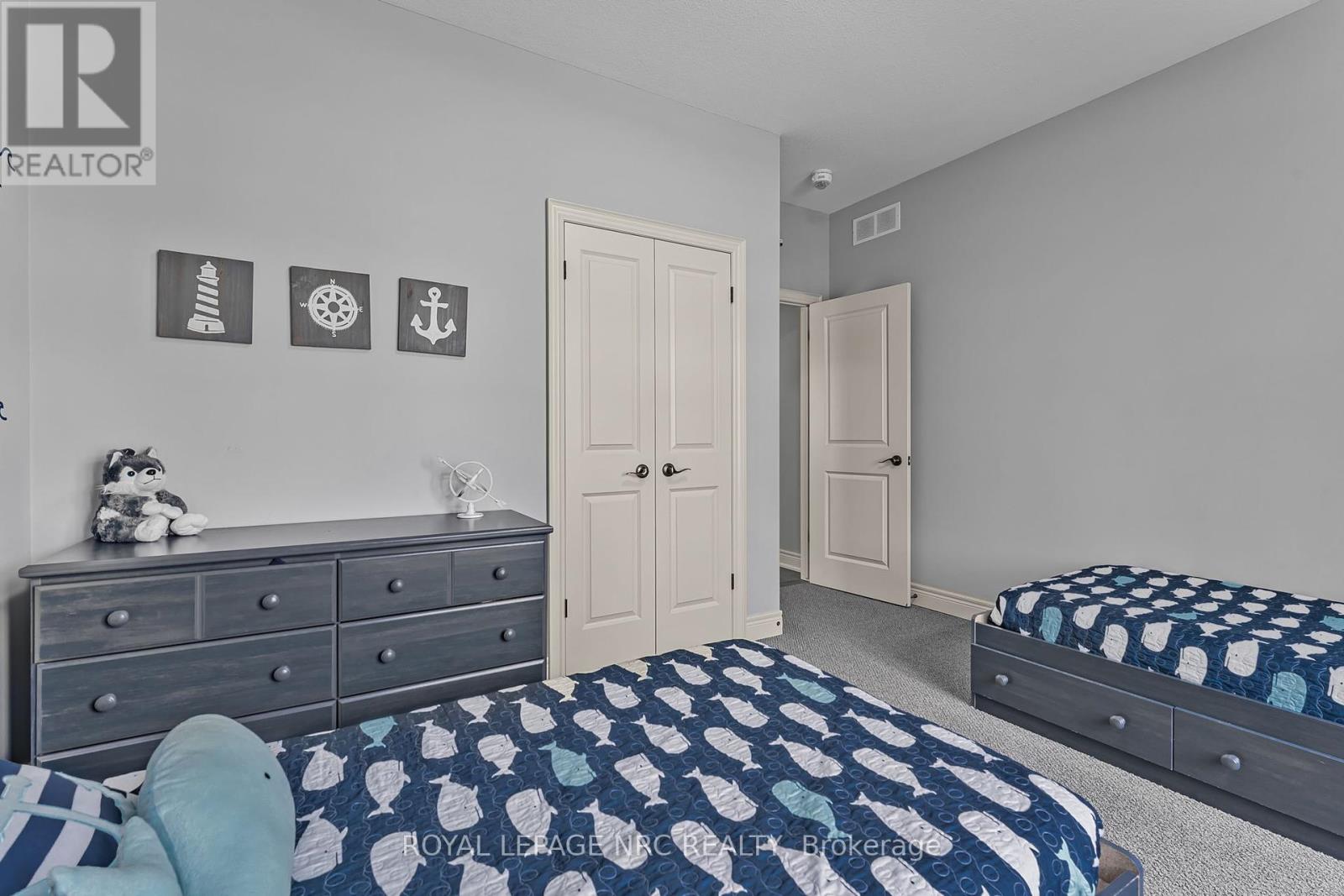 23 Abbott Place, Pelham (Fonthill), Ontario  L0S 1E5 - Photo 6 - X12432315