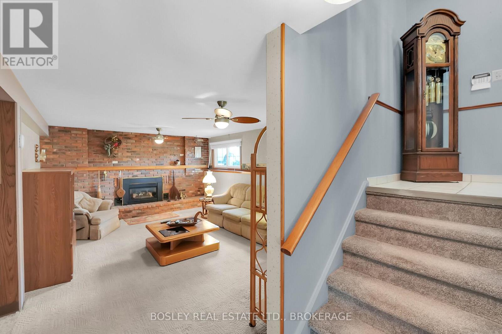 25 Lawrence Drive, Thorold (Confederation Heights), Ontario  L2V 2X6 - Photo 16 - X12432339