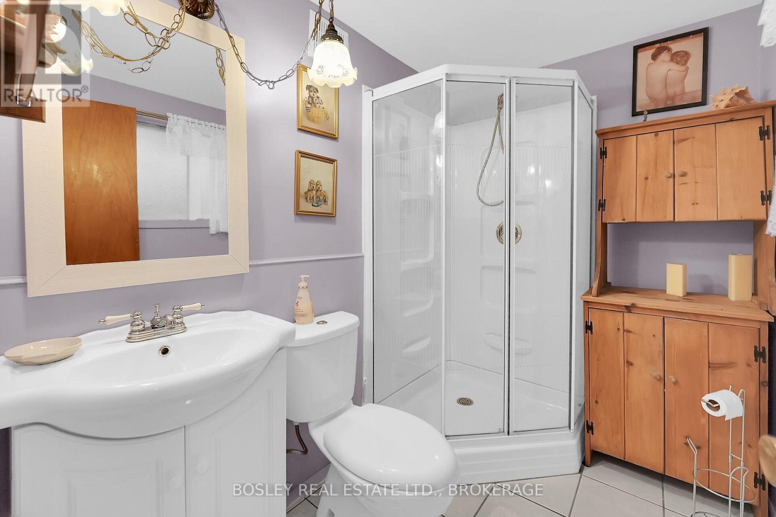 25 Lawrence Drive, Thorold (Confederation Heights), Ontario  L2V 2X6 - Photo 22 - X12432339