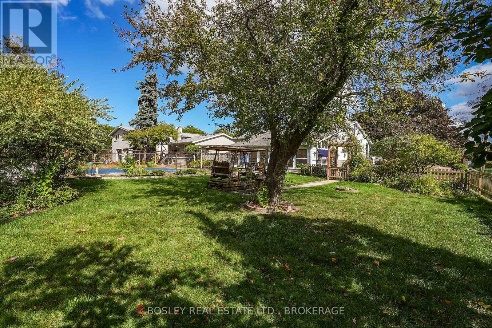 25 Lawrence Drive, Thorold (Confederation Heights), Ontario  L2V 2X6 - Photo 31 - X12432339
