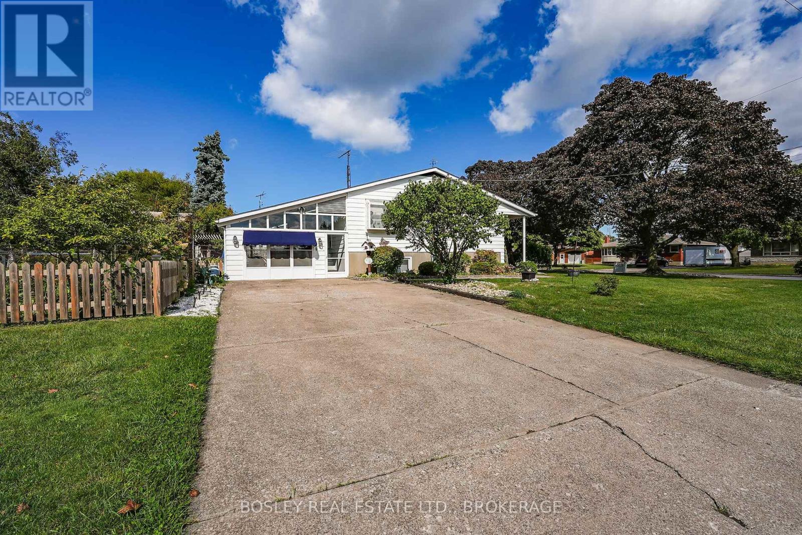 25 Lawrence Drive, Thorold (Confederation Heights), Ontario  L2V 2X6 - Photo 33 - X12432339