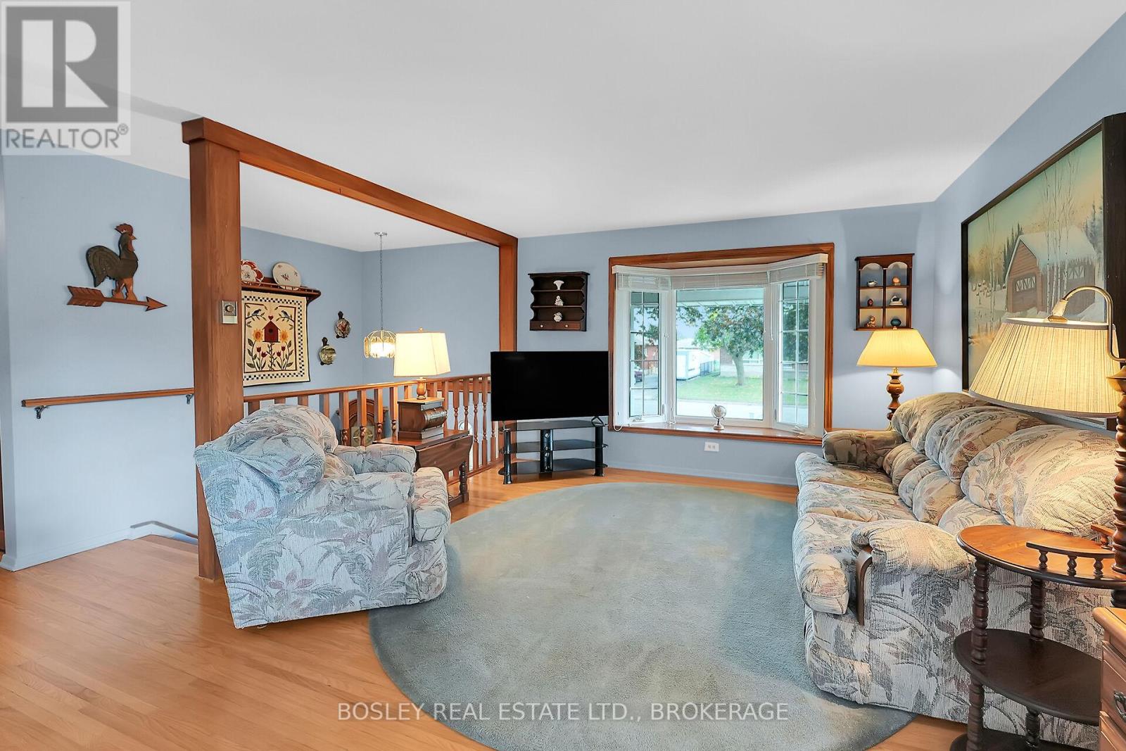 25 Lawrence Drive, Thorold (Confederation Heights), Ontario  L2V 2X6 - Photo 5 - X12432339