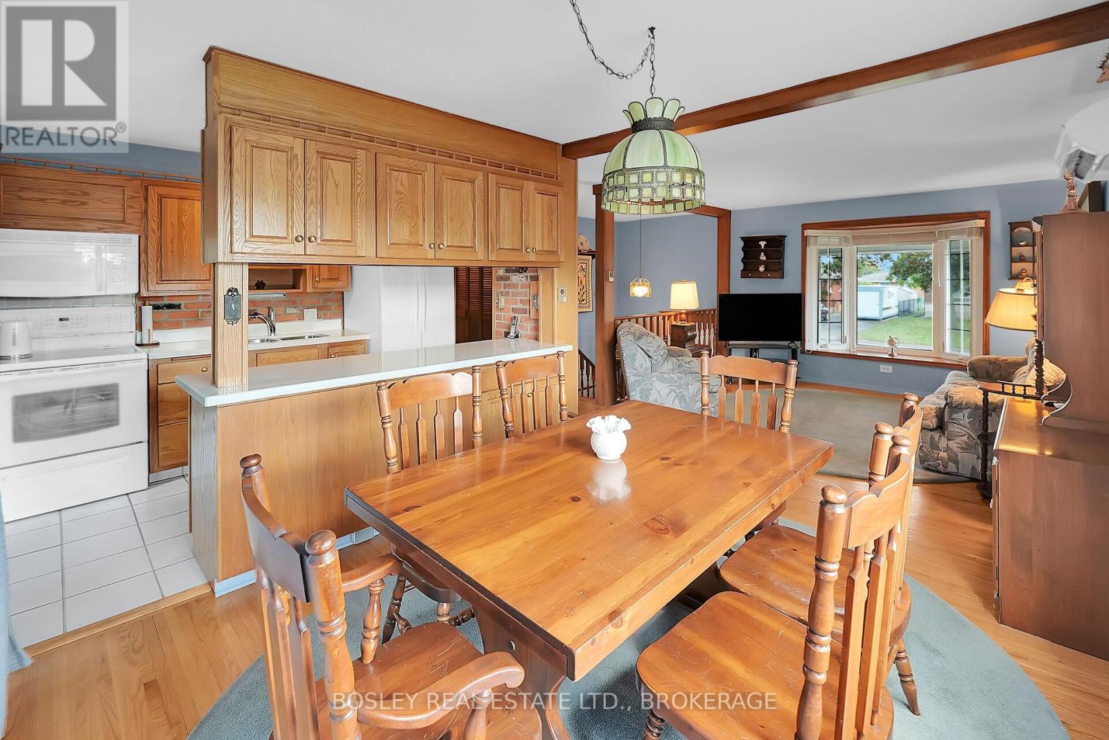 25 Lawrence Drive, Thorold (Confederation Heights), Ontario  L2V 2X6 - Photo 8 - X12432339