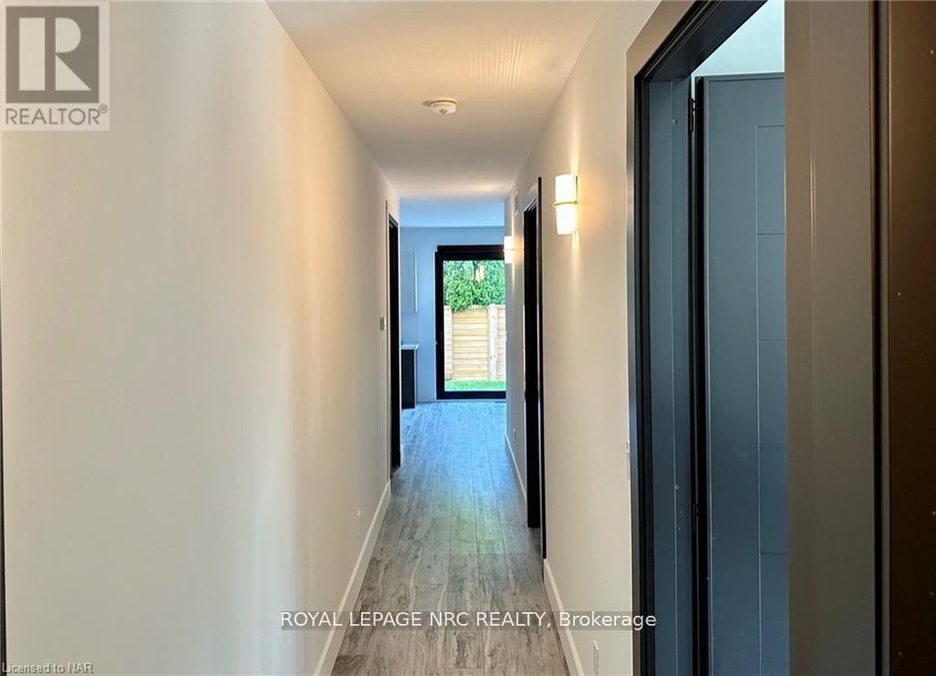 10 Pawling Street, St. Catharines (Port Dalhousie), Ontario  L2N 5M2 - Photo 2 - X12432436