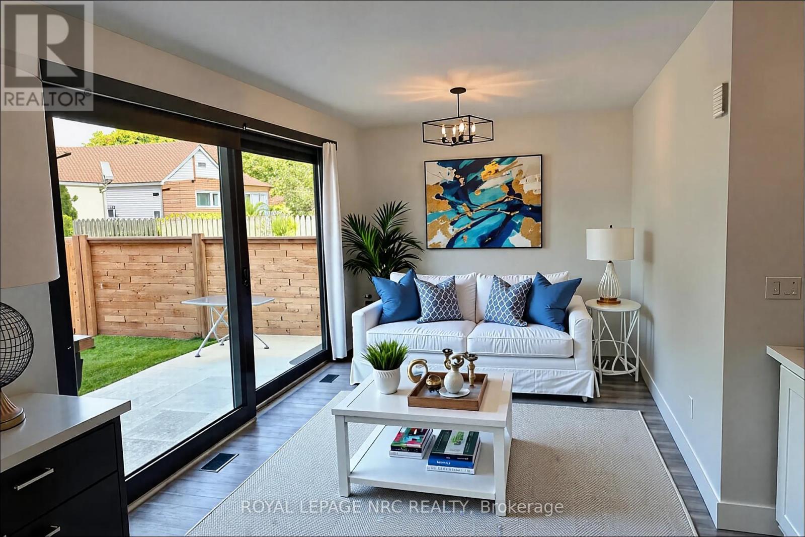 10 Pawling Street, St. Catharines (Port Dalhousie), Ontario  L2N 5M2 - Photo 5 - X12432436