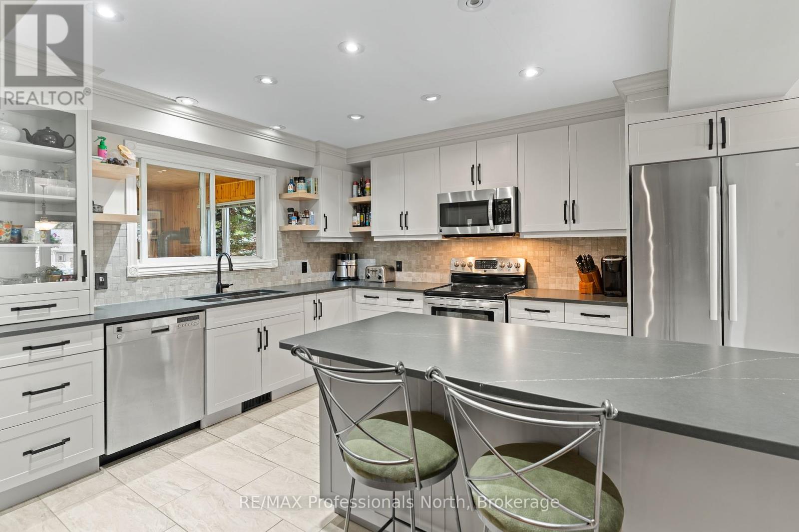 13 Glebe Road, Dysart Et Al, Ontario  K0M 1S0 - Photo 14 - X12432351