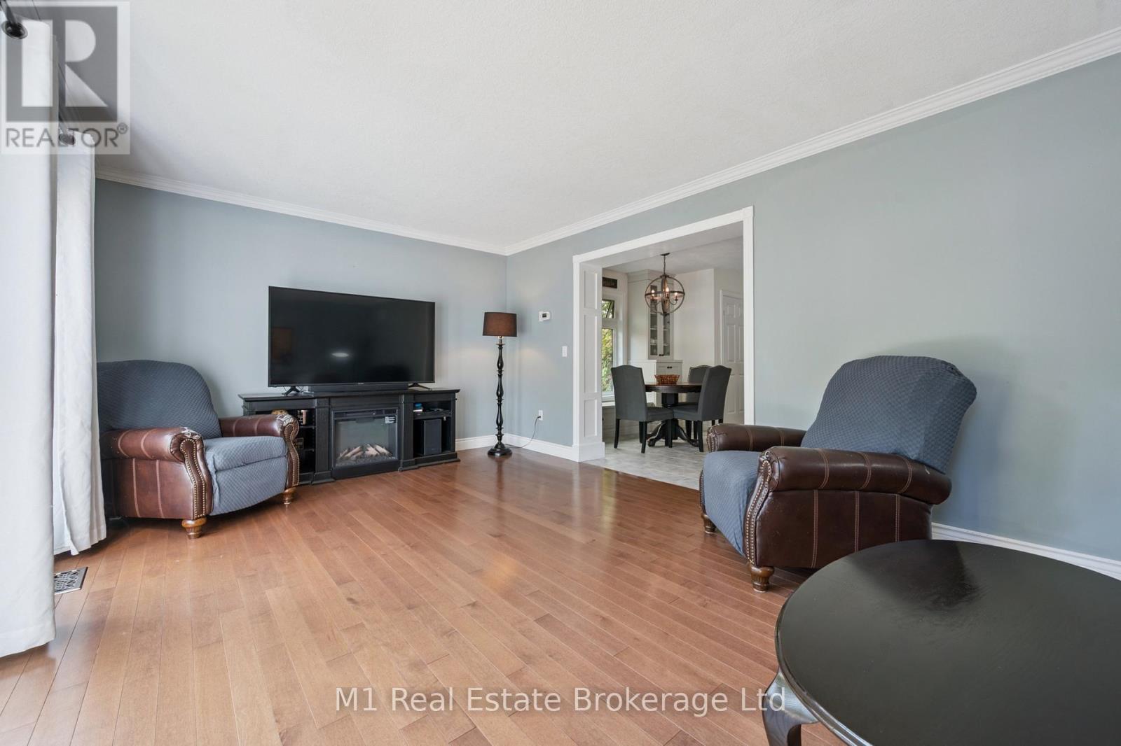 25 Mackay Street, Guelph, Ontario  N1E 7H3 - Photo 11 - X12432374