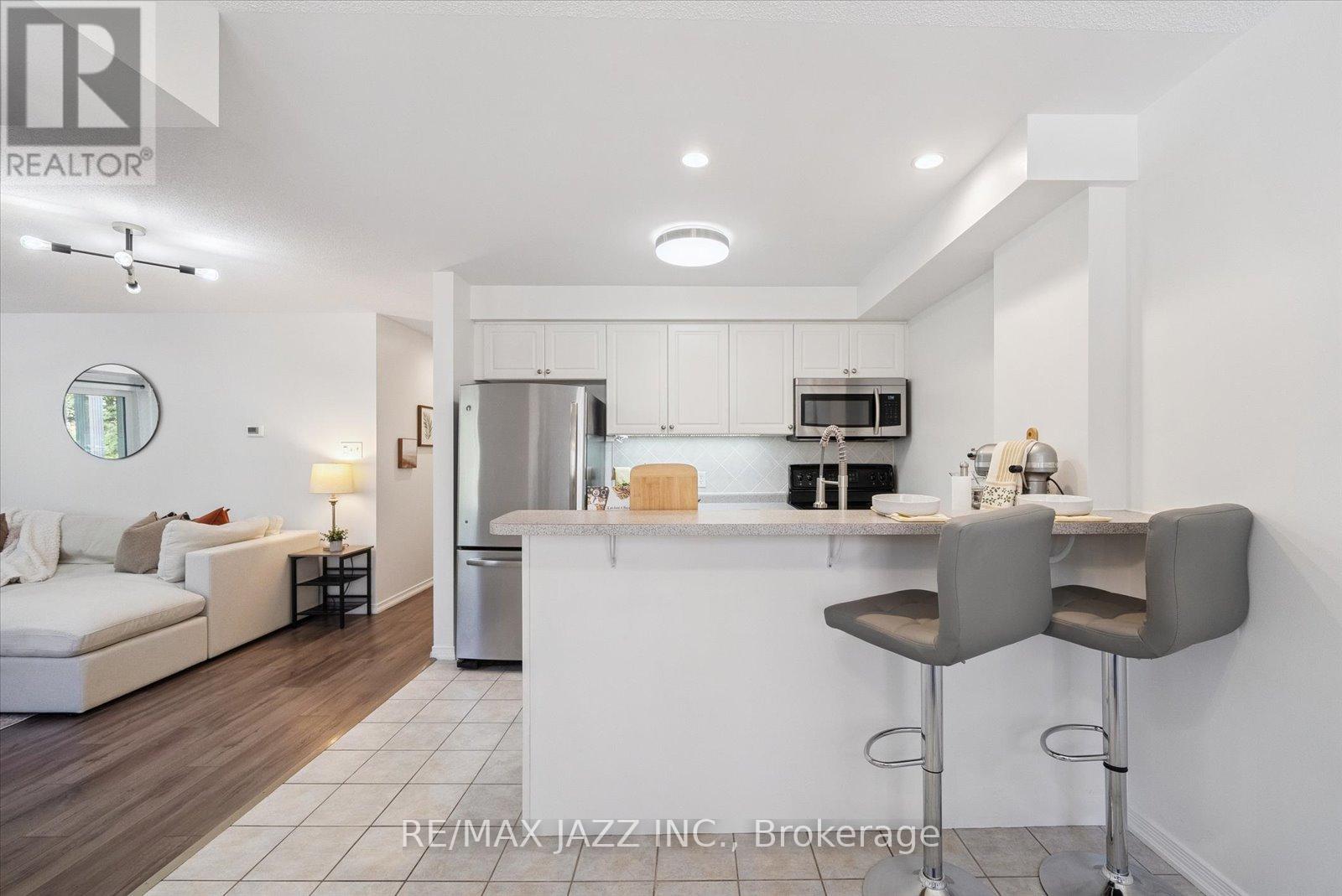 205 - 120 Aspen Springs Drive, Clarington, Ontario  L1C 0G7 - Photo 9 - E12432438