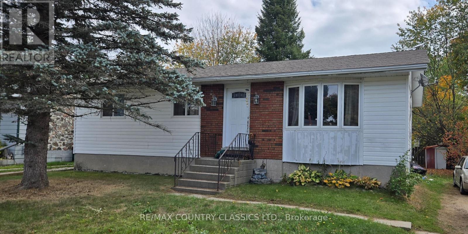 7 HEMLOCK STREET, Highlands East, Ontario