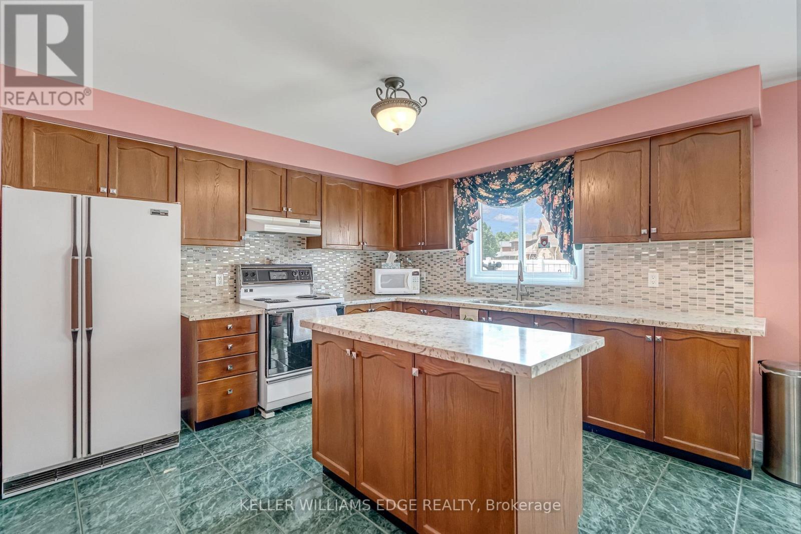51 Corkett Drive, Brampton (Northwood Park), Ontario  L6X 3G1 - Photo 15 - W12432264