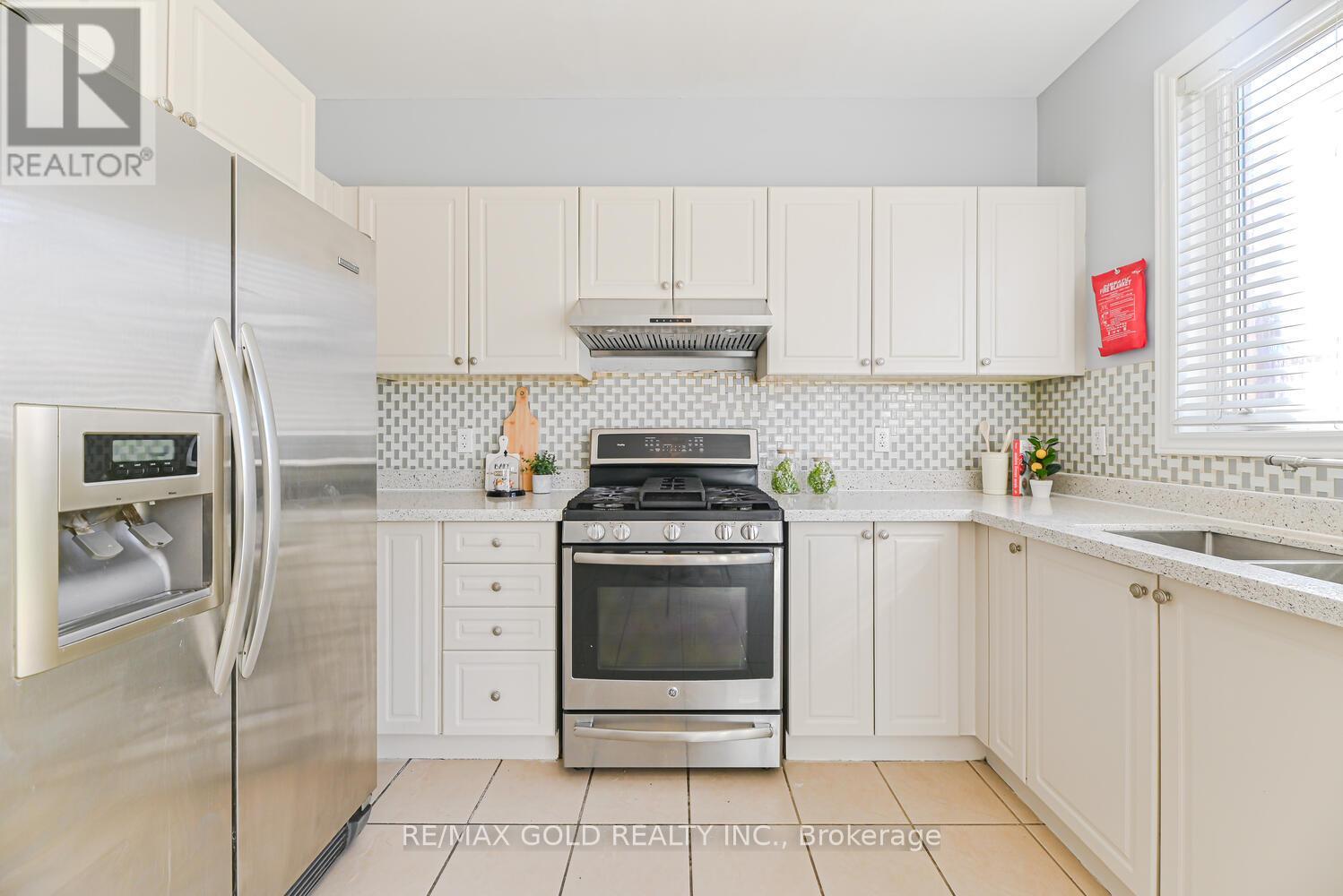420 Sunny Meadow Boulevard, Brampton, Ontario  L6R 0H5 - Photo 11 - W12432287