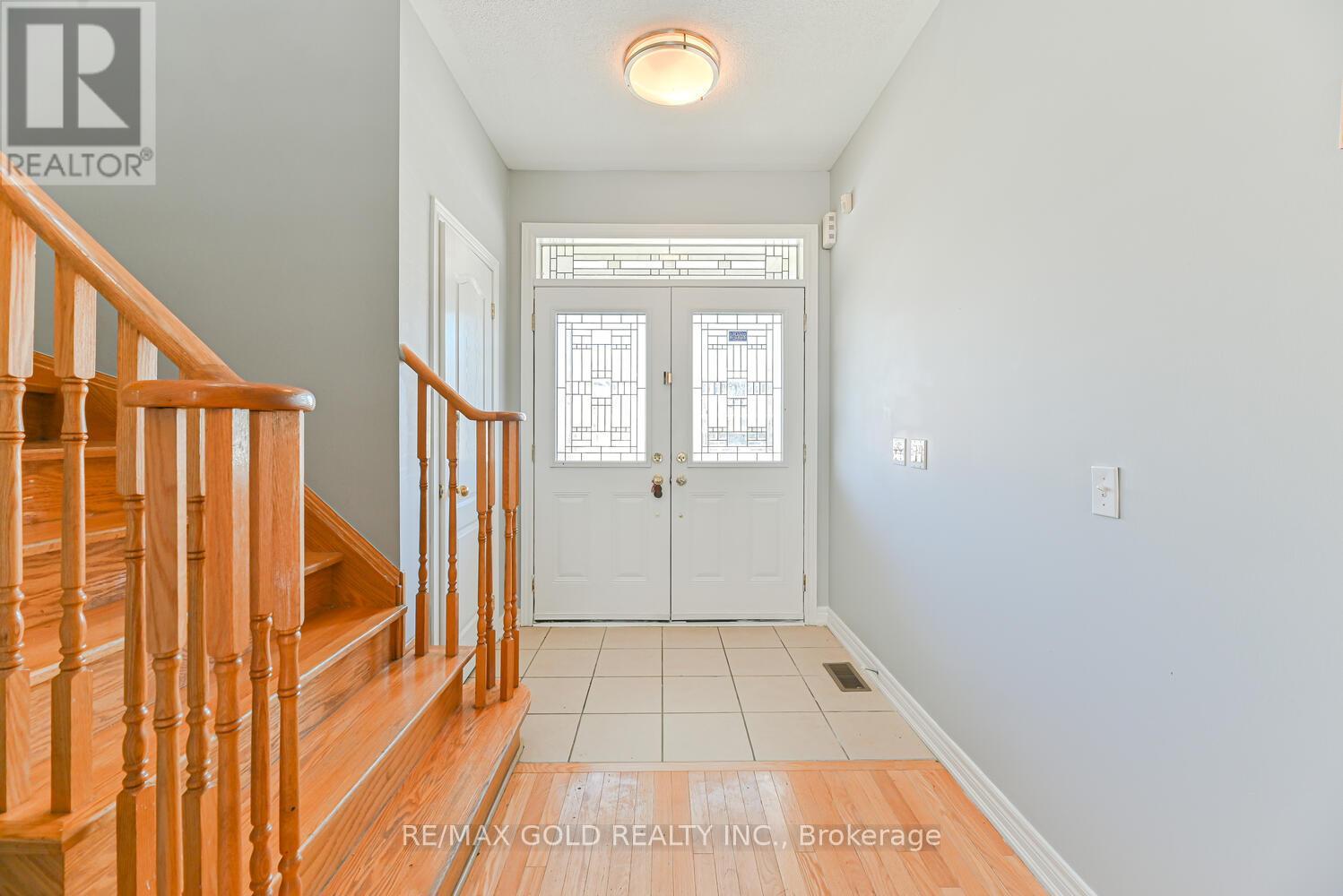 420 Sunny Meadow Boulevard, Brampton, Ontario  L6R 0H5 - Photo 2 - W12432287