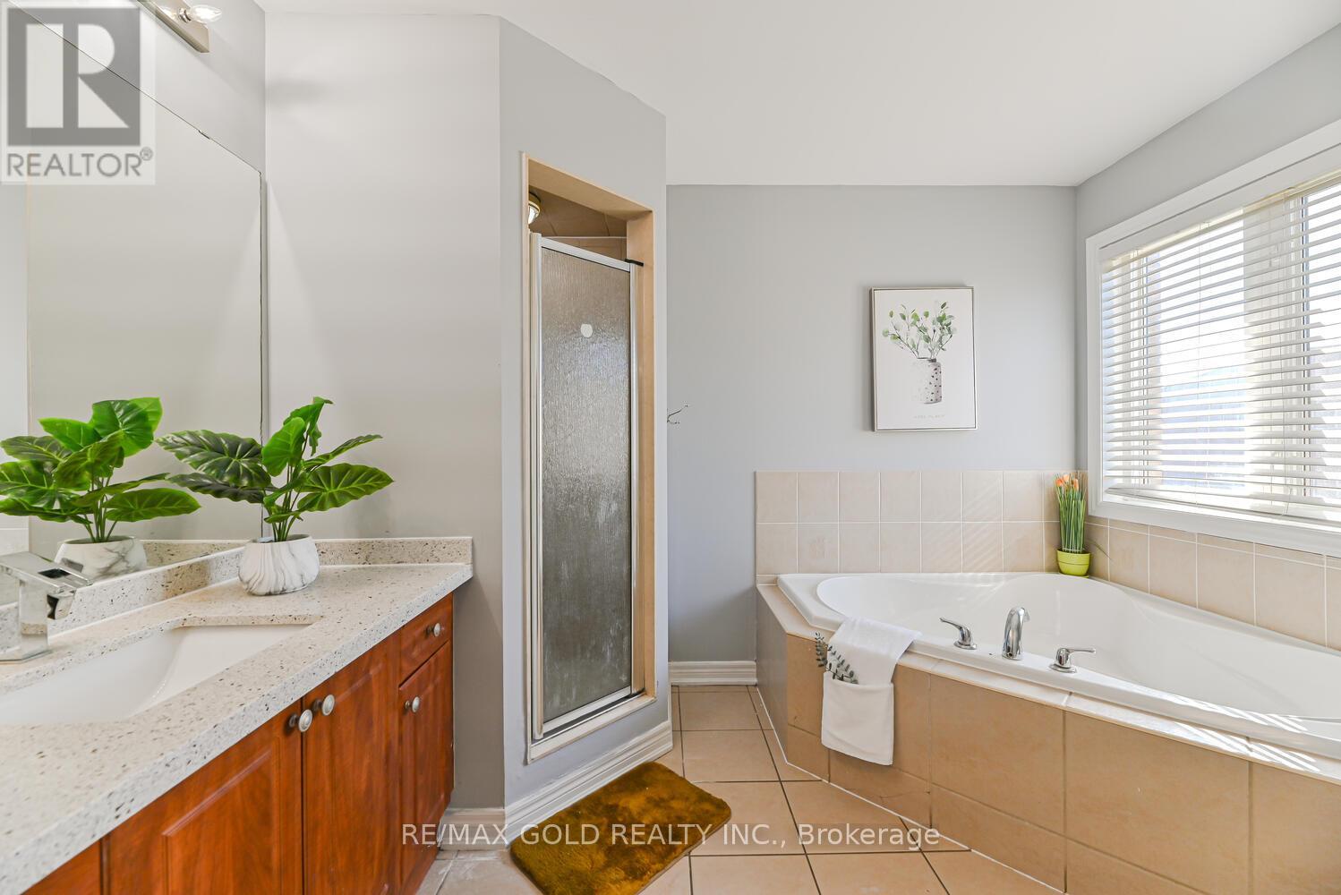420 Sunny Meadow Boulevard, Brampton, Ontario  L6R 0H5 - Photo 22 - W12432287
