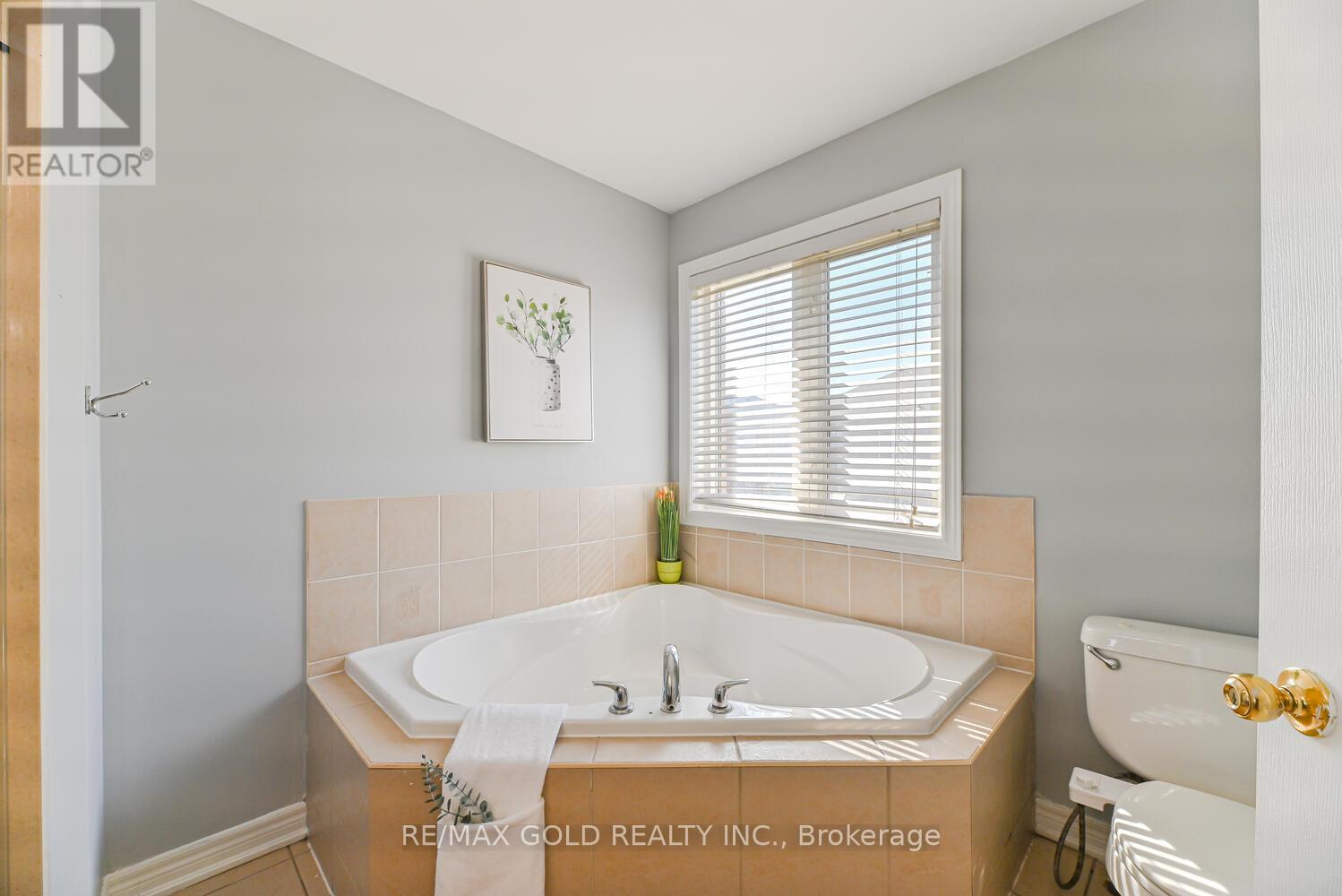 420 Sunny Meadow Boulevard, Brampton, Ontario  L6R 0H5 - Photo 23 - W12432287