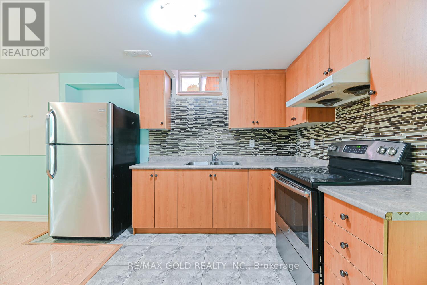 420 Sunny Meadow Boulevard, Brampton, Ontario  L6R 0H5 - Photo 31 - W12432287