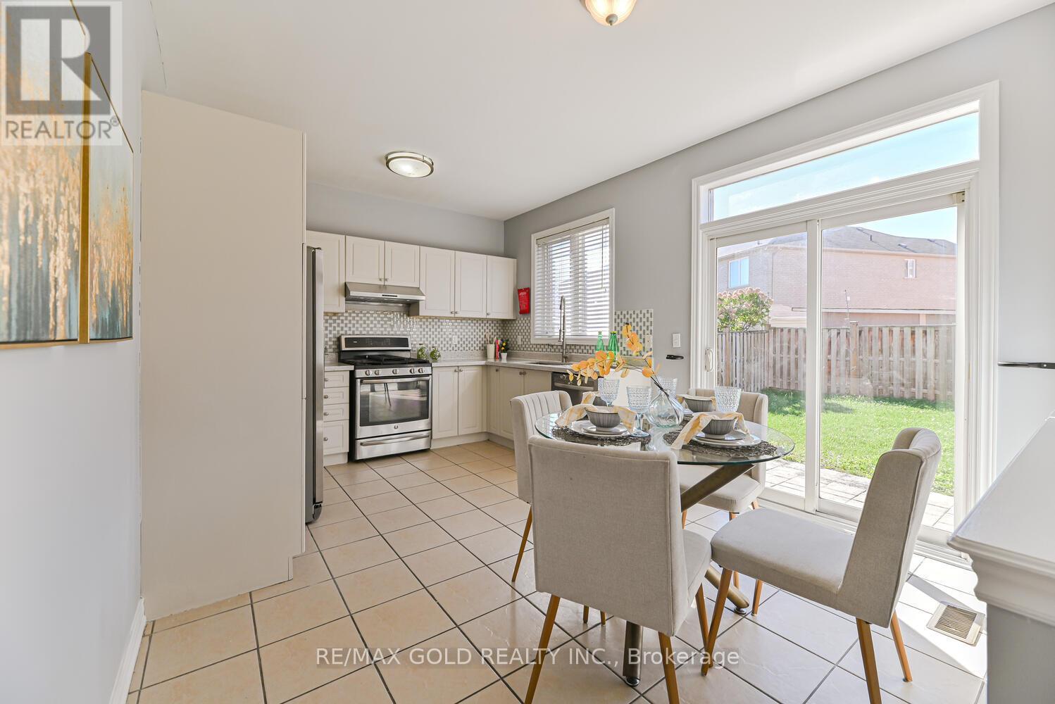 420 Sunny Meadow Boulevard, Brampton, Ontario  L6R 0H5 - Photo 8 - W12432287