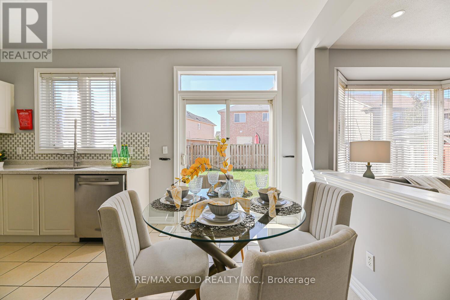 420 Sunny Meadow Boulevard, Brampton, Ontario  L6R 0H5 - Photo 9 - W12432287