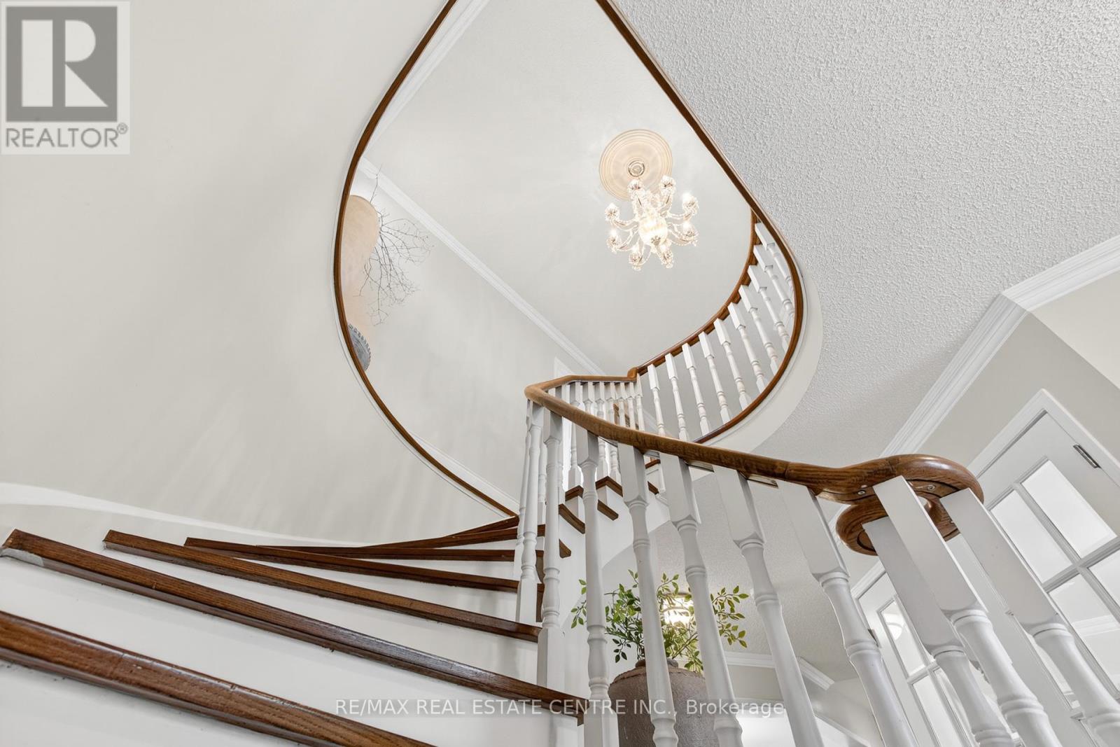 1436 Sprucewood Terrace, Oakville, Ontario  L6M 2P9 - Photo 10 - W12432289