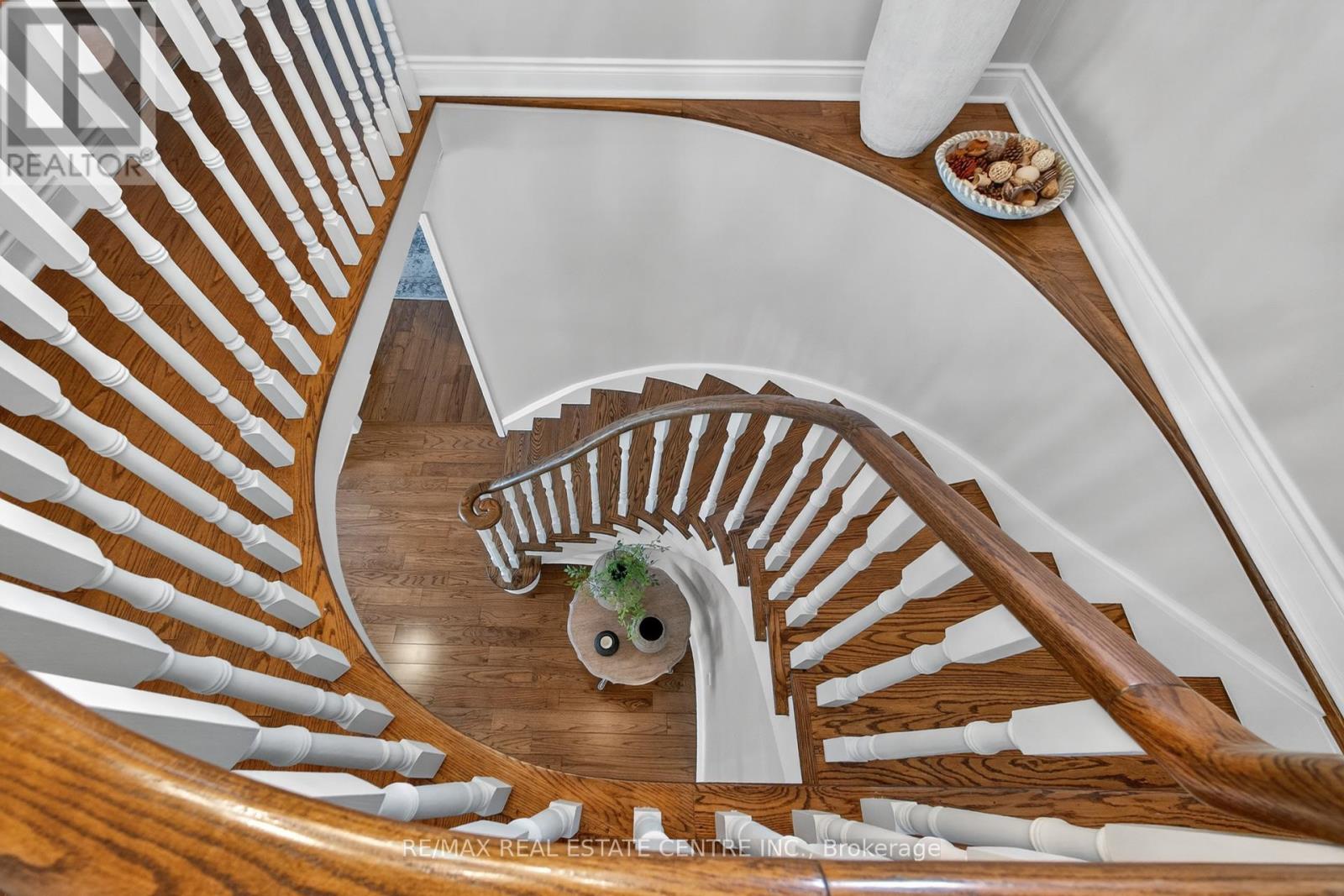 1436 Sprucewood Terrace, Oakville, Ontario  L6M 2P9 - Photo 25 - W12432289