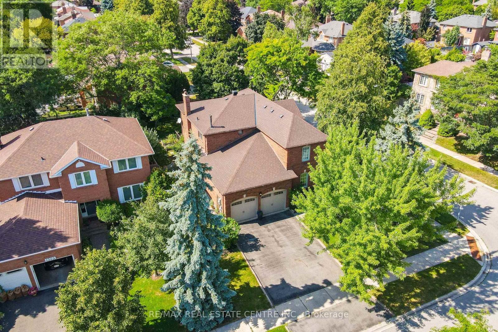 1436 Sprucewood Terrace, Oakville, Ontario  L6M 2P9 - Photo 4 - W12432289