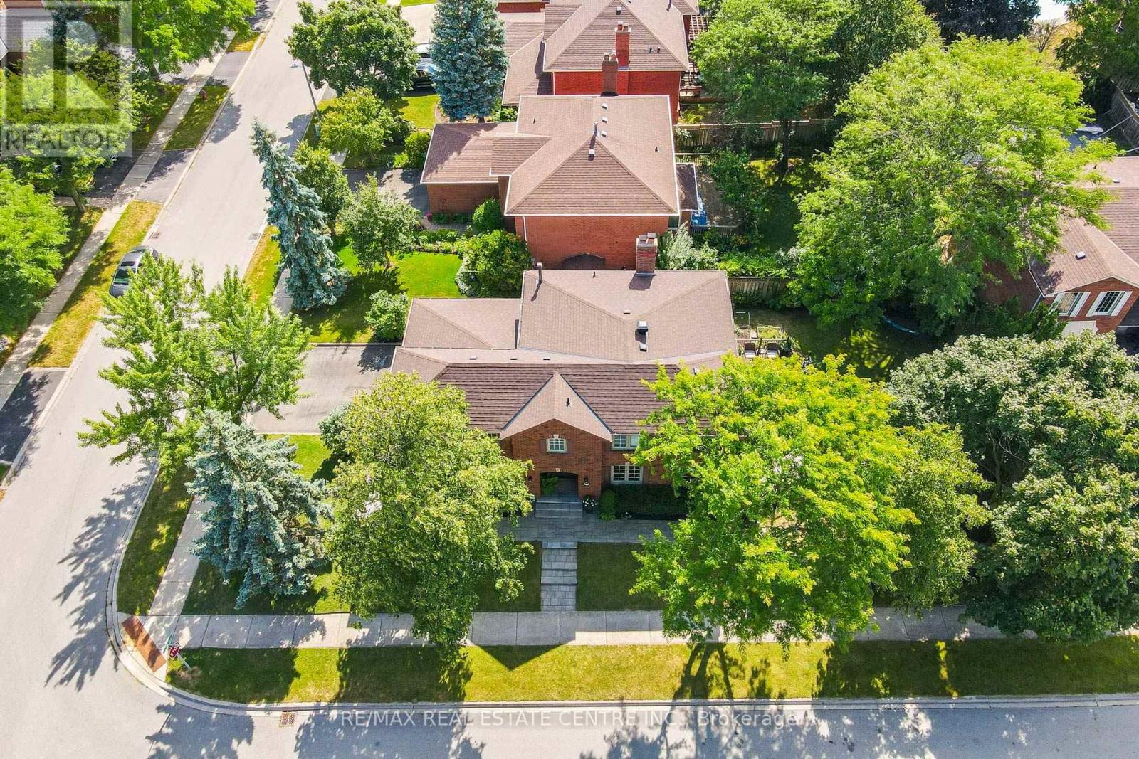 1436 Sprucewood Terrace, Oakville, Ontario  L6M 2P9 - Photo 6 - W12432289
