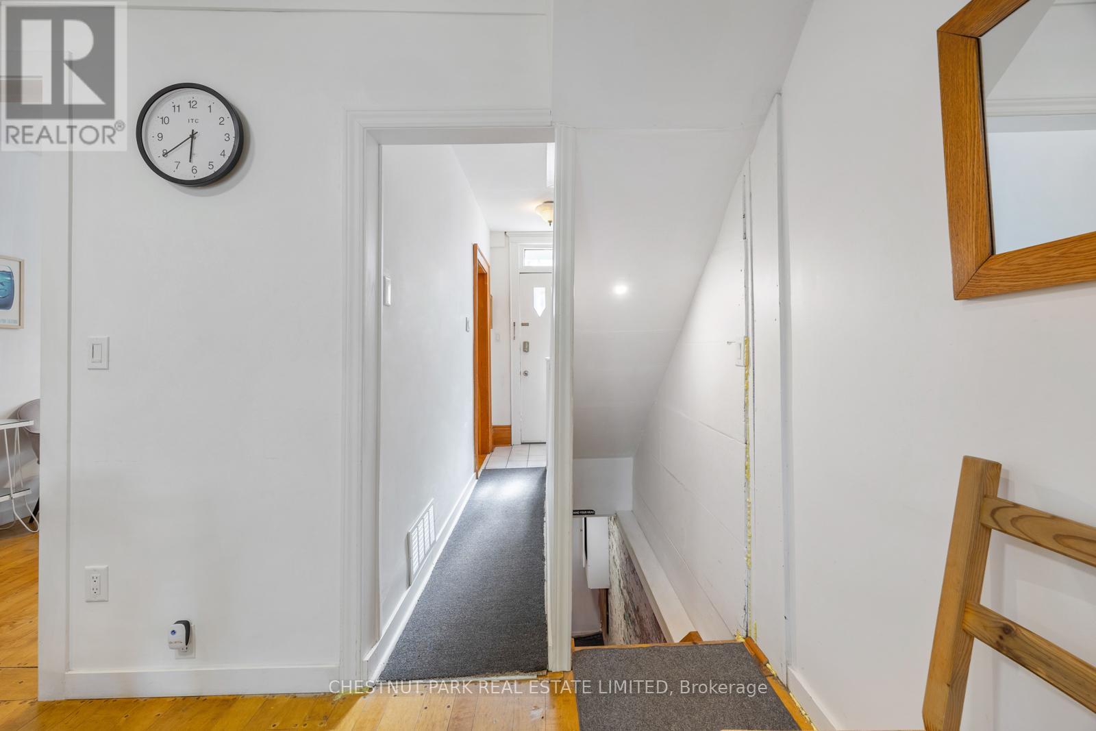 62 Garnet Avenue, Toronto, Ontario  M6G 1V7 - Photo 13 - W12432298