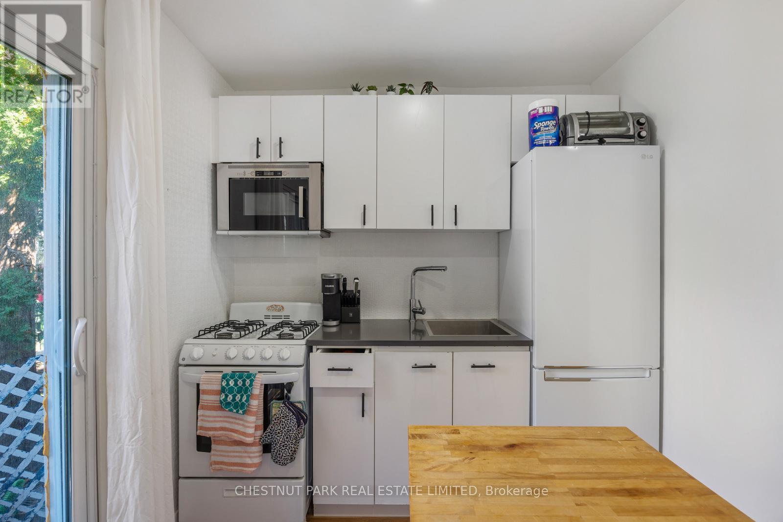 62 Garnet Avenue, Toronto, Ontario  M6G 1V7 - Photo 20 - W12432298