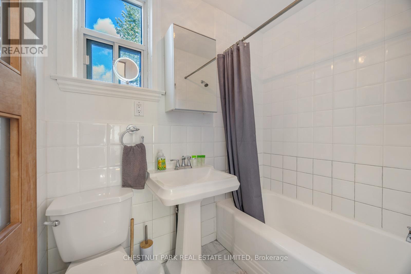 62 Garnet Avenue, Toronto, Ontario  M6G 1V7 - Photo 27 - W12432298