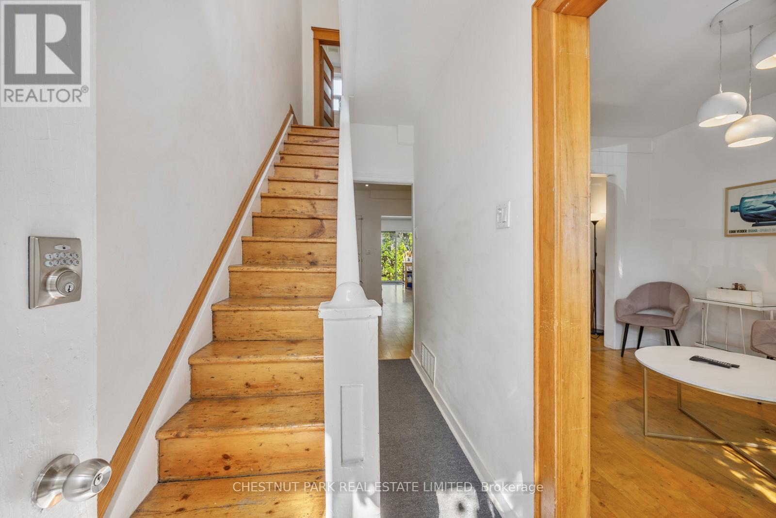 62 Garnet Avenue, Toronto, Ontario  M6G 1V7 - Photo 4 - W12432298